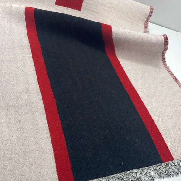 Authentic GUCCI wool and silk scarf with box cards and COA - Picture 8 of 12